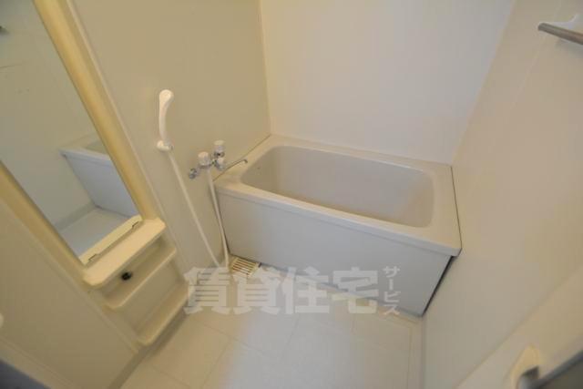 地下鉄四つ橋線 住之江公園駅 徒歩10分 4階建 築32年の風呂写真