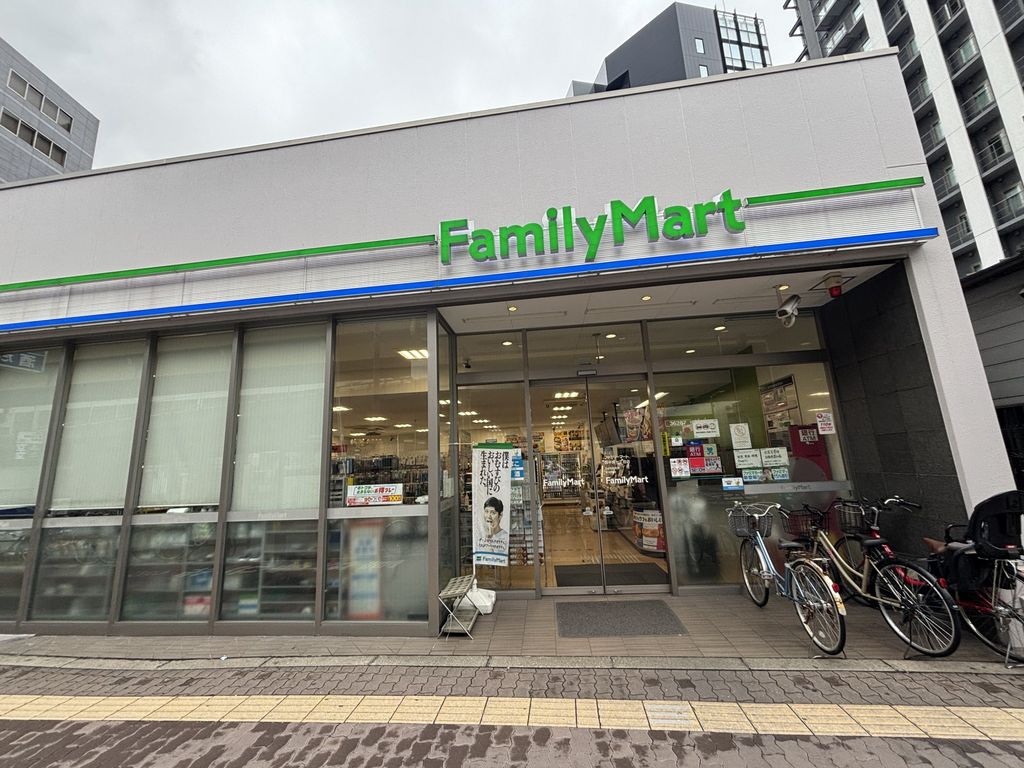 コンビニ　ファミリーマート西中島七丁目店（コンビニ）まで310m