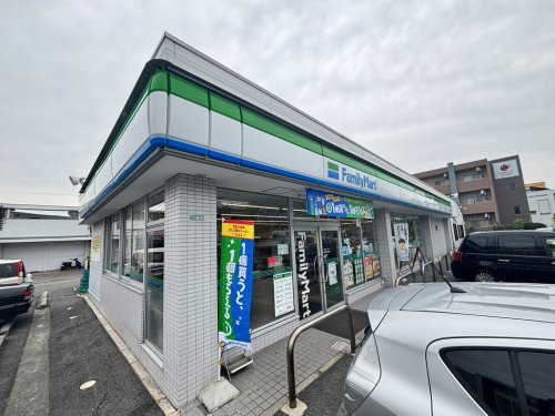 コンビニ　ファミリーマート 堺泉北竹城台店（コンビニ）まで817m