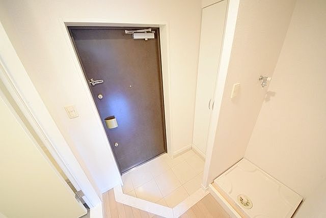都営大江戸線 赤羽橋駅 徒歩7分 13階建 築21年の玄関写真