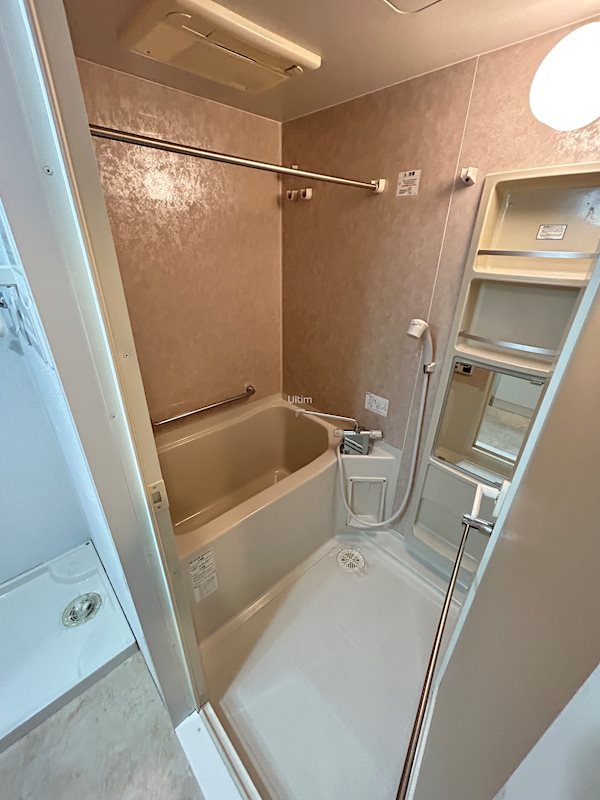バス・シャワールーム　※同物件の違う部屋の写真です