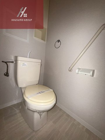 トイレ　落ち着いた色調のトイレです