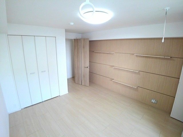居室・リビング　反転タイプのお部屋となります。