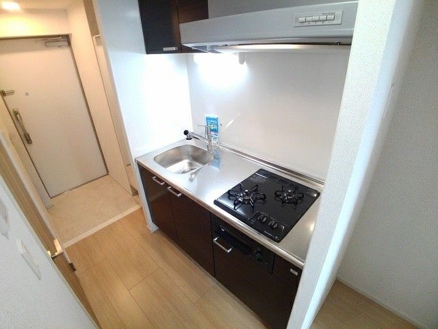 キッチン　反転タイプのお部屋となります。