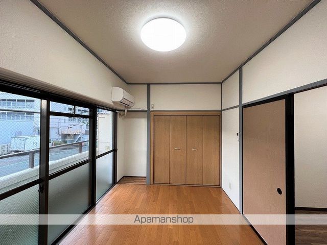 高野マンション伊豆長岡の居間写真