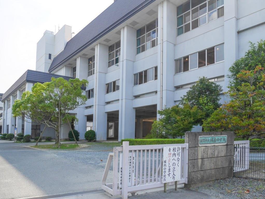 中学校　佐賀市立城南中学校（中学校）まで2751m