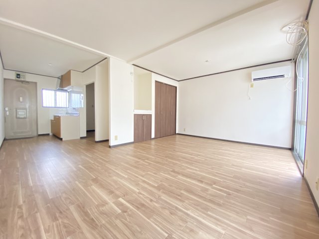 ニューハイム岩戸の居間写真