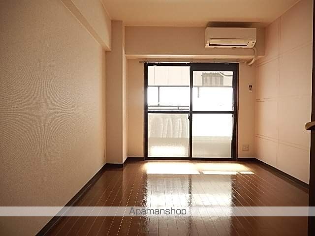 サン・アペックス新守山の居間写真