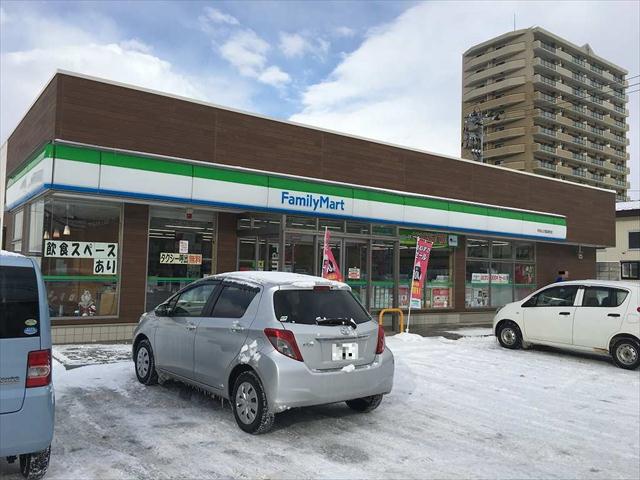 コンビニ　ファミリーマート秋田山王臨海町店（コンビニ）まで475m