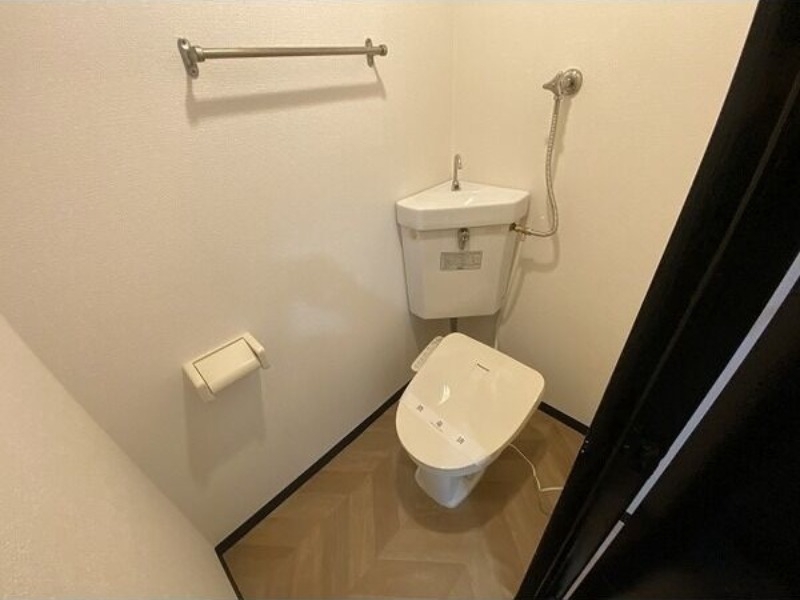 札幌市電 東屯田通駅 徒歩7分 4階建 築39年のトイレ写真