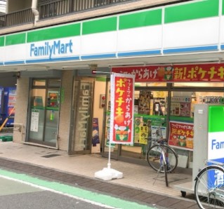 コンビニ　ファミリーマート新宿大久保二丁目店（コンビニ）まで220m