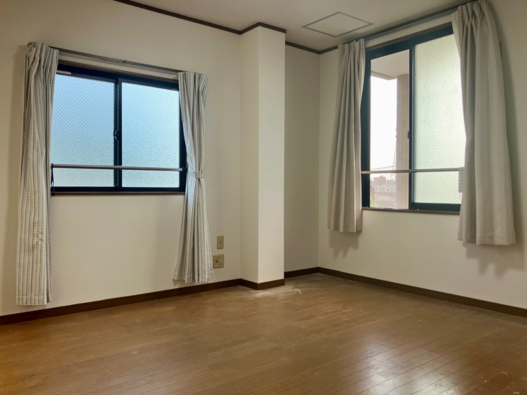 居室・リビング　落ち着いて過ごせるお部屋なので、寝室にいかがでしょうか