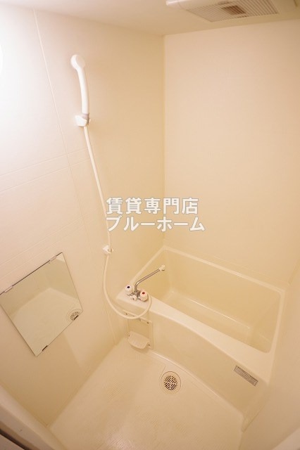 バス・シャワールーム　鏡のあるお風呂！