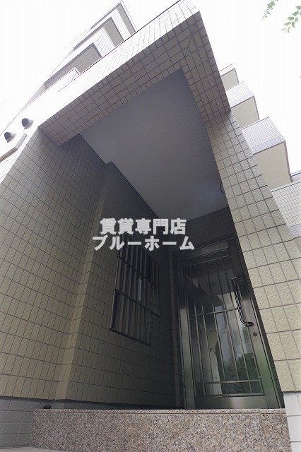 建物外観　タイル張り鉄筋コンクリート造