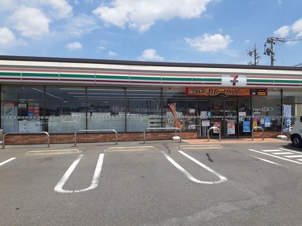 コンビニ　セブンイレブン 岐阜東うずら店（コンビニ）まで240m