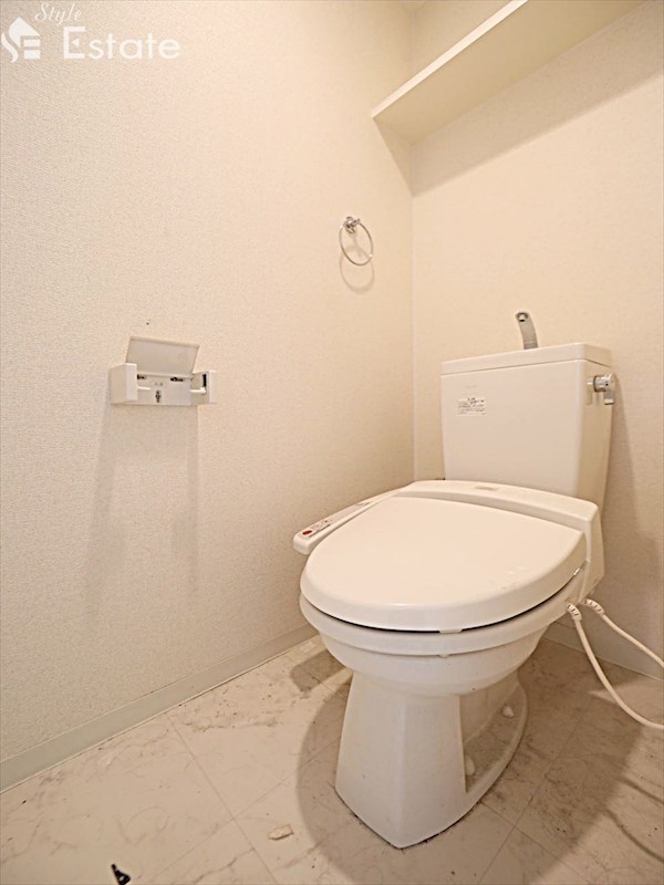 地下鉄東山線 名古屋駅 徒歩5分 8階建 築19年のトイレ写真