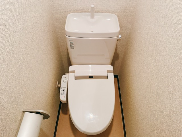 東急田園都市線 三軒茶屋駅 徒歩12分 2階建 築16年のトイレ写真