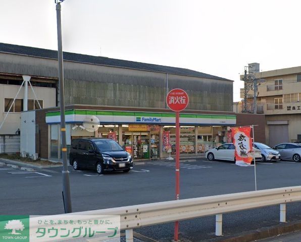 コンビニ　ファミリーマート中川清船町店（コンビニ）まで550m