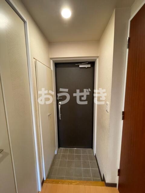 玄関　401号室の写真です