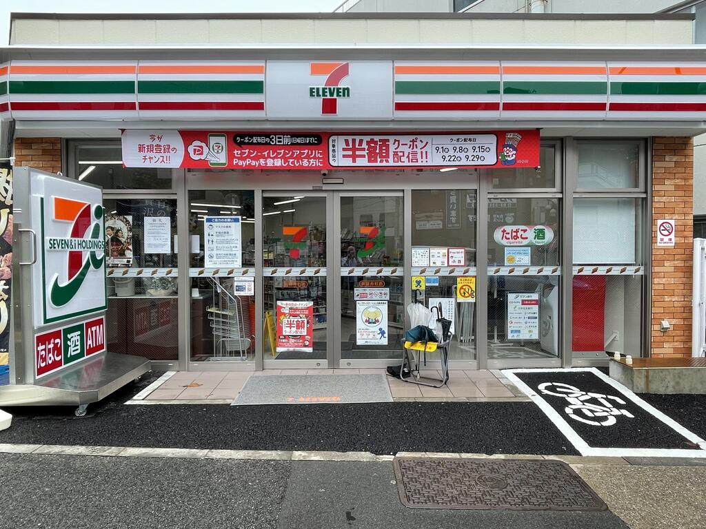 コンビニ　セブンイレブン新宿舟町店（コンビニ）まで96m