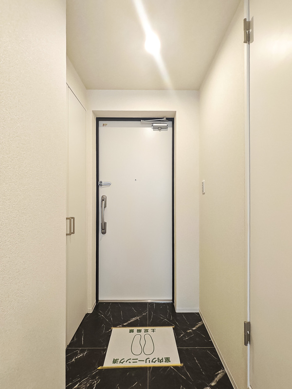 玄関　収納もある玄関です
