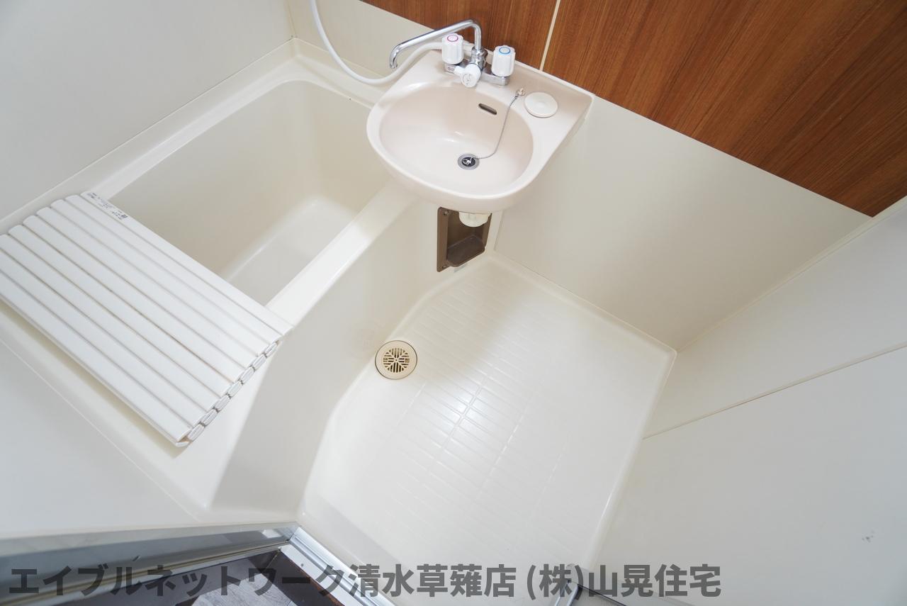 バス・シャワールーム　コンパクトで使いやすいお風呂です