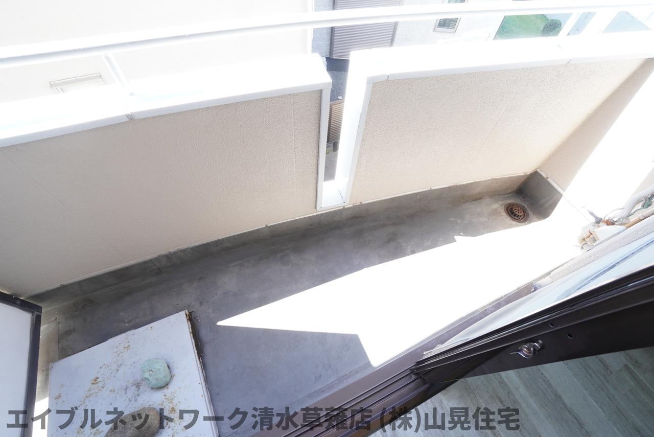 バルコニー　暖かな日差しのふりそそぐバルコニー