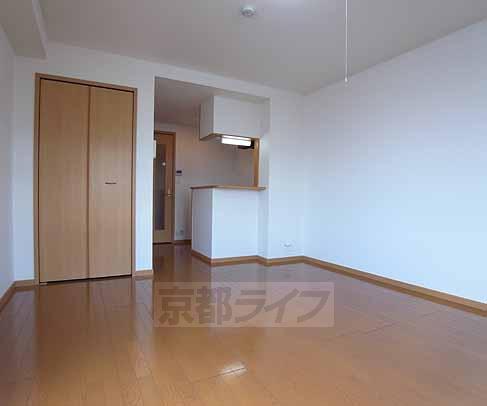 居室・リビング　カウンターキッチンの部屋です。