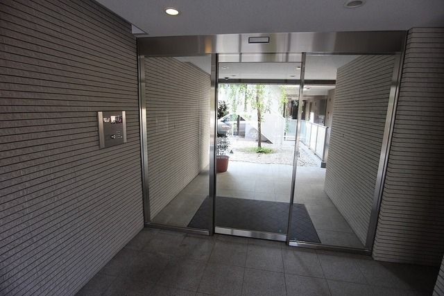 エントランス　★オートロック★