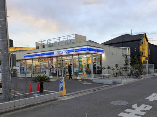 コンビニ　ローソン H世田谷喜多見一丁目店（コンビニ）まで640m