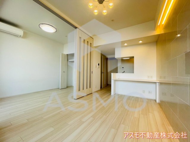 居室・リビング　※奇数階は茶系のカラーです
