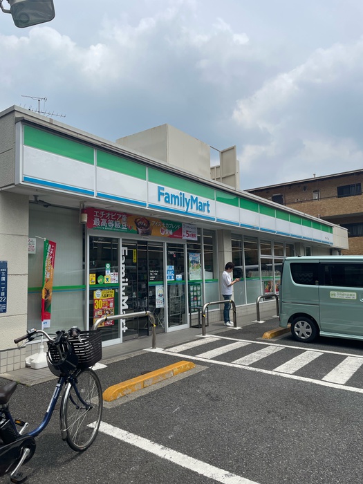 コンビニ　ファミリーマート　三園1丁目店（コンビニ）まで350m