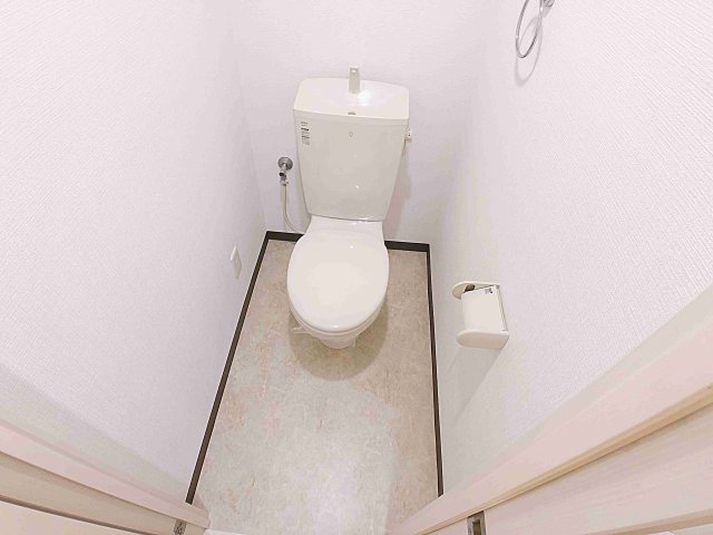名鉄常滑線 大江駅 徒歩10分 3階建 築12年のトイレ写真