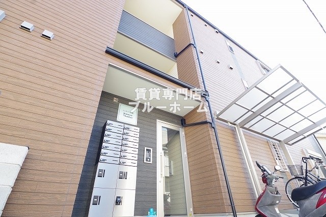 建物外観　木造3階建ての物件！