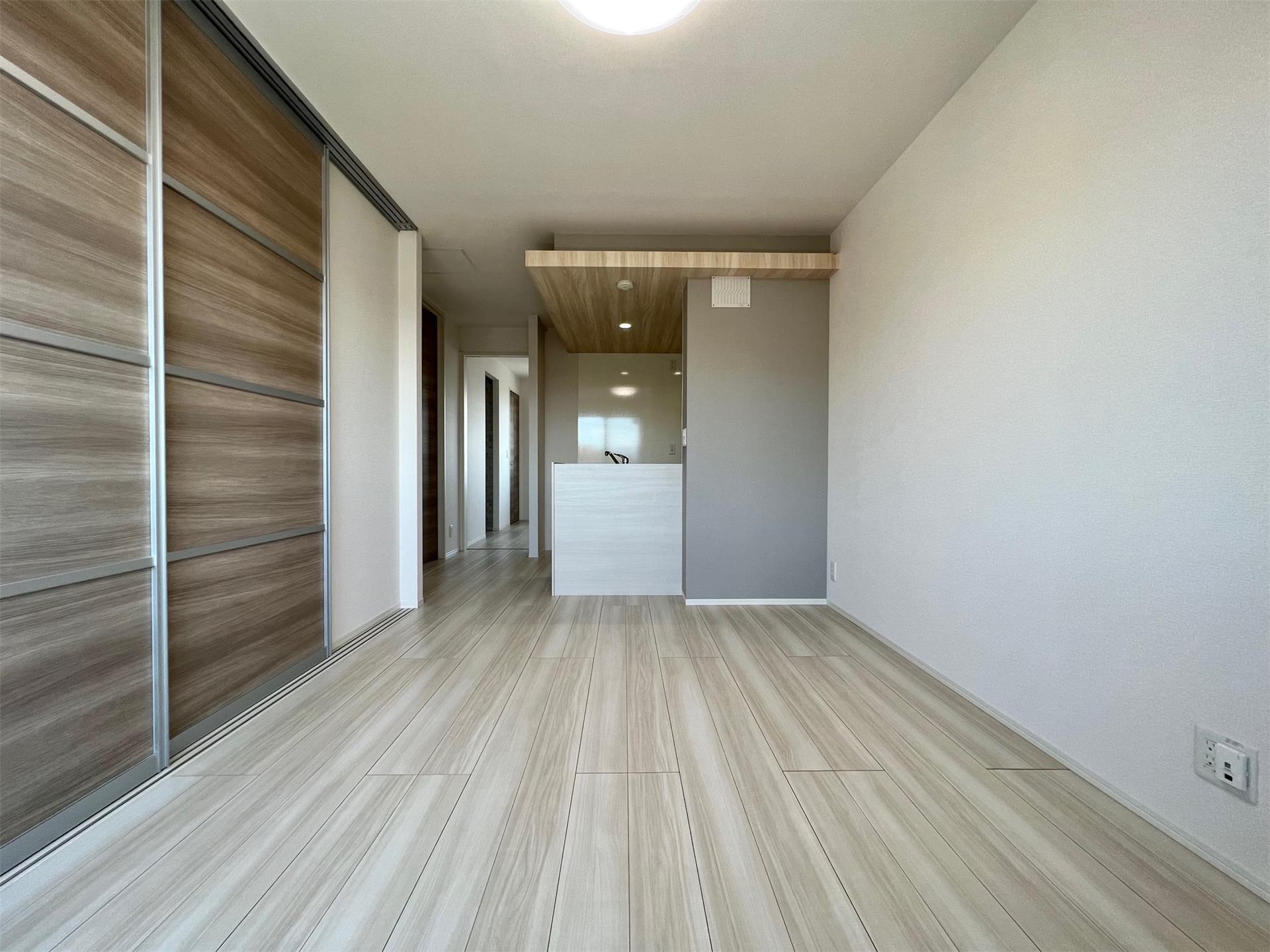バルコニー　別部屋参考写真反転タイプ