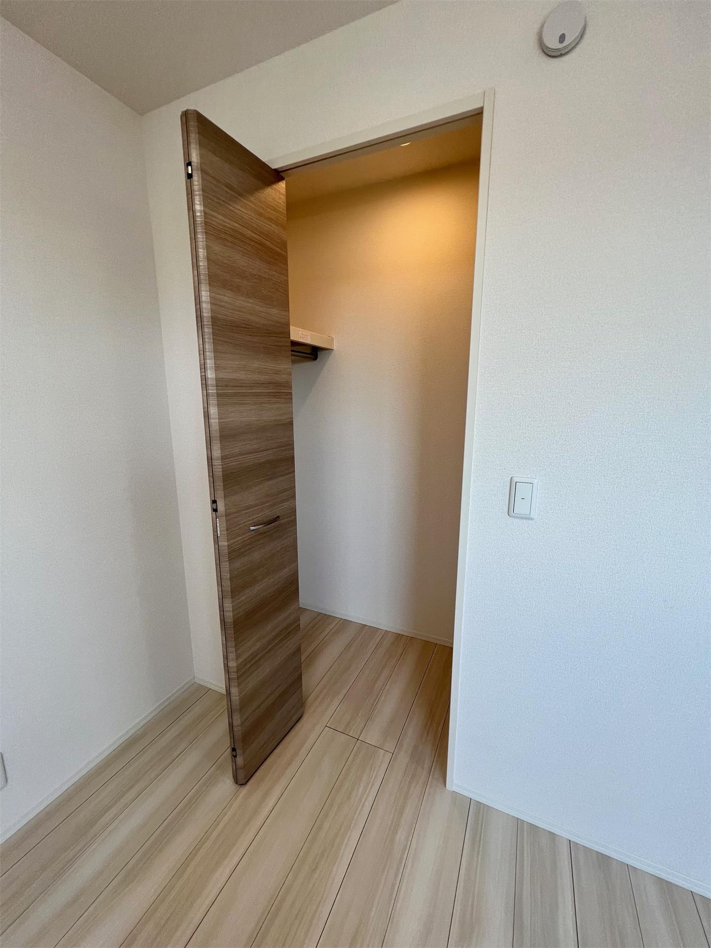 収納　別部屋参考写真反転タイプ