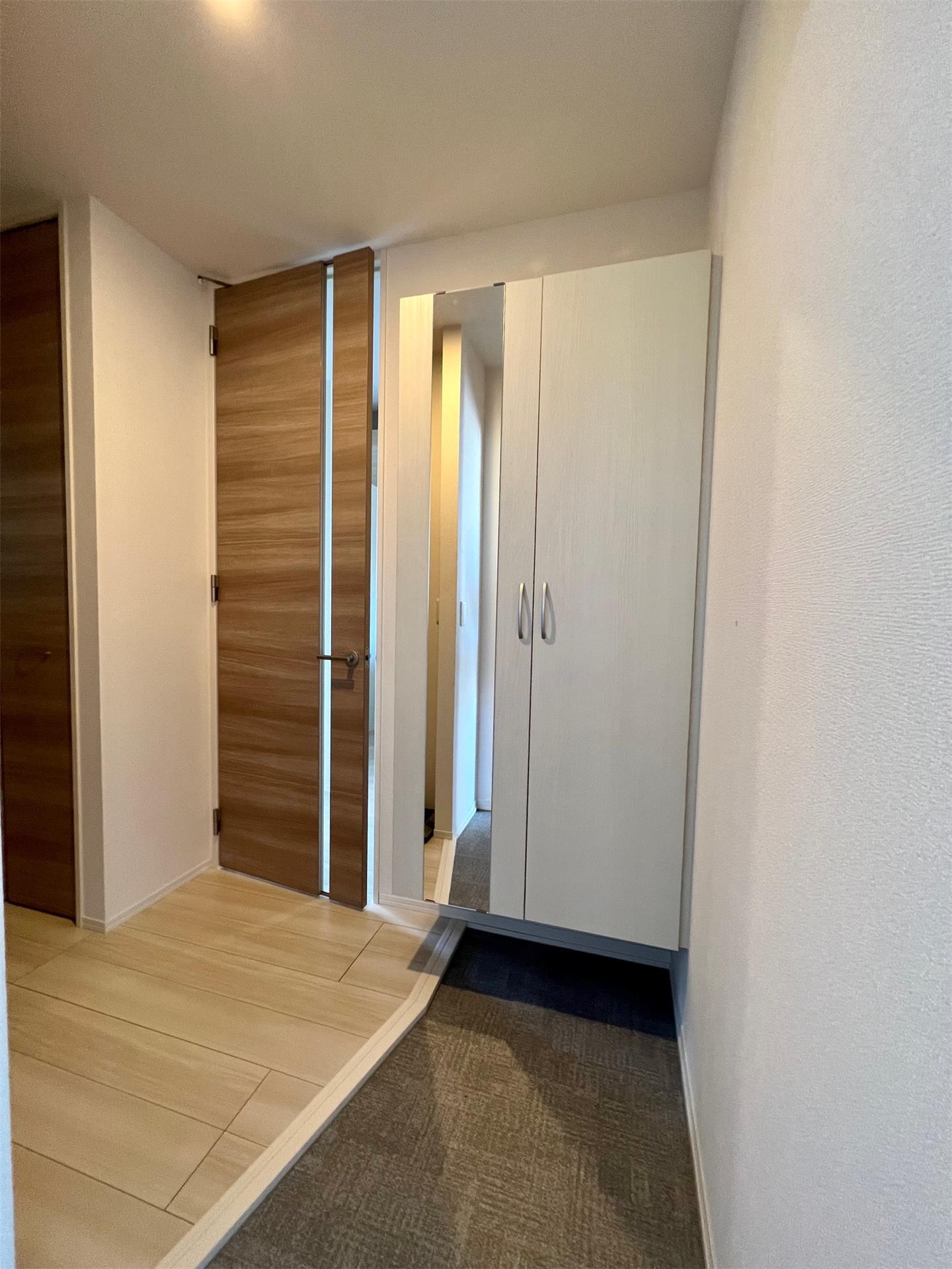 玄関　別部屋参考写真反転タイプ