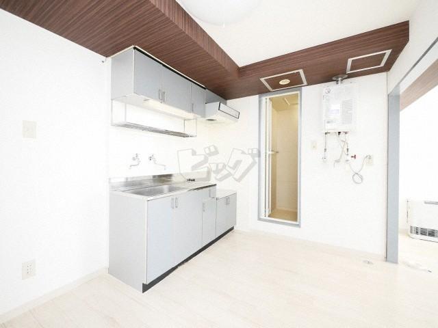 居室・リビング　明るい居間で気持ちまで明るくなりますね！