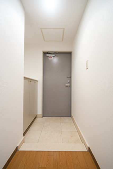 玄関　※写真は同タイプ住戸です。