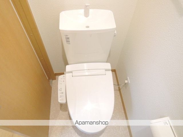 京成本線 谷津駅 徒歩6分 2階建 築13年のトイレ写真