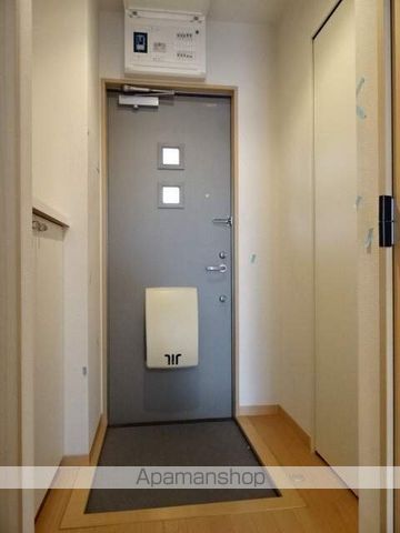 ＪＲ東海道本線 浜松駅 バス乗車時間：12分 最寄りバス停で下車 徒歩3分 2階建 築20年の玄関写真