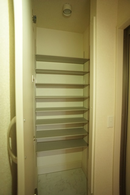 玄関　建設中のお部屋です☆