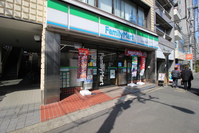コンビニ　ファミリーマート玉川台二丁目店（コンビニ）まで446m