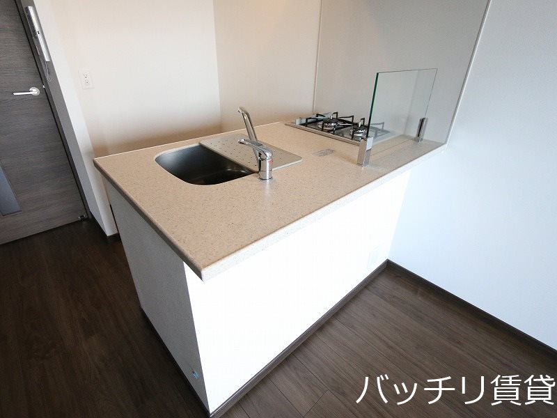 キッチン　別号室タイプの為、現状を優先いたします