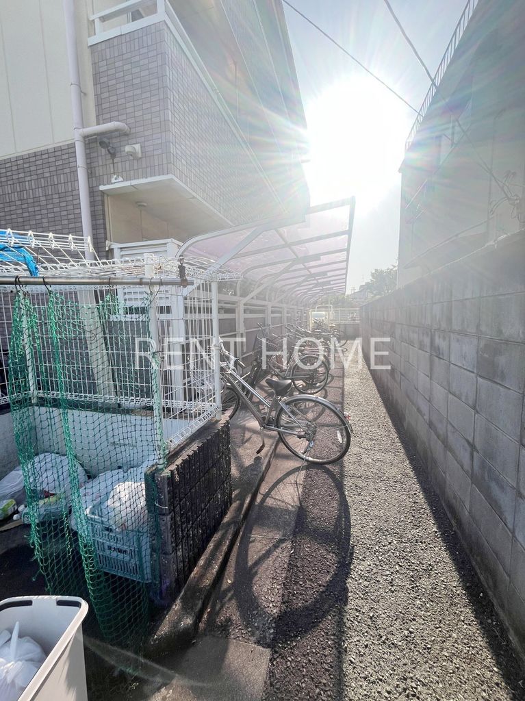 近鉄奈良線 八戸ノ里駅 徒歩8分 3階建 築24年の外観写真