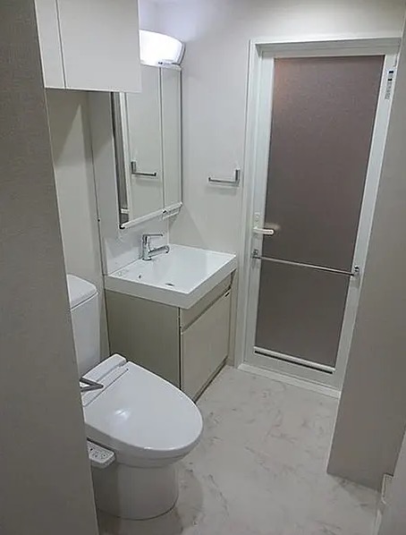 都営浅草線 高輪台駅 徒歩4分 9階建 築13年のトイレ写真
