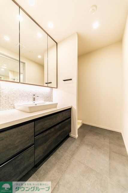 洗面設備　※写真は同タイプ住戸です。