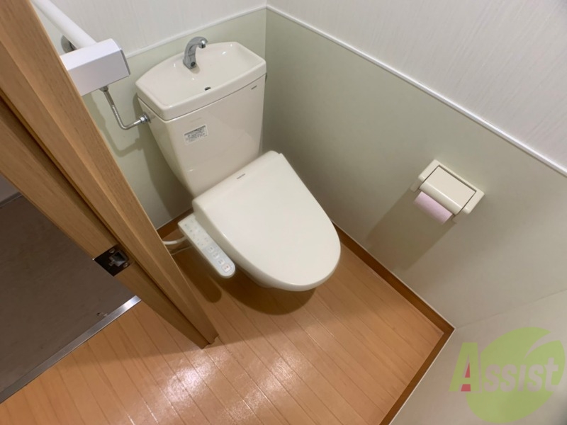 トイレ　ウォシュレット機能がついたトイレ。安心して使用できますね。