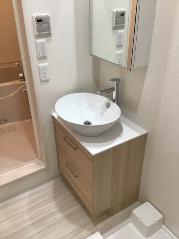 洗面設備　洗面所内に室内洗濯機置場がついてます！