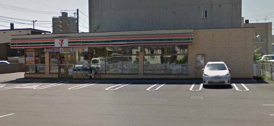 コンビニ　セブンイレブン札幌24軒店（コンビニ）まで131m